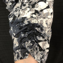 Load image into Gallery viewer, Performance Quick Dry Capri Leggings
