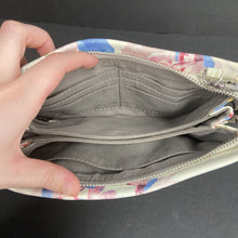 Load image into Gallery viewer, Floral Crossbody Bag
