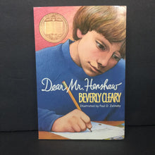 Load image into Gallery viewer, Dear Mr. Henshaw (Beverly Cleary) -chapter paperback
