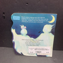 Load image into Gallery viewer, A Very Scary Ghost Story (Joanne Barkan) (Season: Fall, Holiday: Halloween) -paperback
