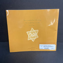 Load image into Gallery viewer, Star of Fear, Star of Hope (Jo Hoestlandt) (Historical Fiction, Notable Event: Holocaust) -educational paperback
