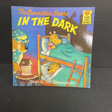 Load image into Gallery viewer, The Berenstain Bears In The Dark (Stan &amp; Jan Berenstain) -character paperback
