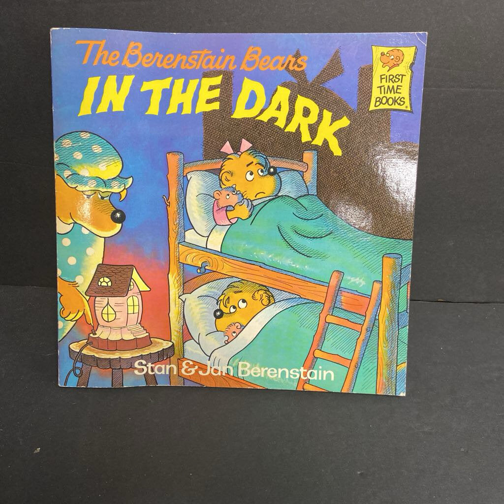 The Berenstain Bears In The Dark (Stan & Jan Berenstain) -character paperback