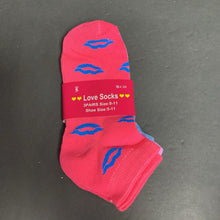 Load image into Gallery viewer, 3pk Girls Lip Print Socks (NEW)
