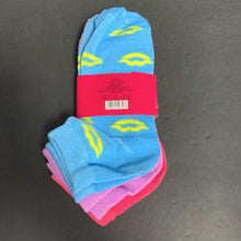 Load image into Gallery viewer, 3pk Girls Lip Print Socks (NEW)

