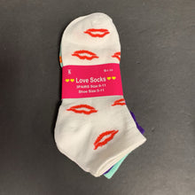 Load image into Gallery viewer, 3pk Girls Lip Print Socks (NEW)

