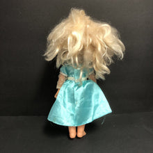 Load image into Gallery viewer, Singing Elsa Doll Battery Operated
