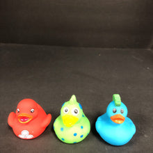 Load image into Gallery viewer, 3pk Bath Ducks
