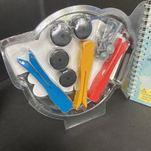 Load image into Gallery viewer, Clothespin Cars (Klutz) (Vehicles) -activity paperback
