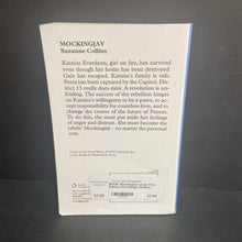 Load image into Gallery viewer, Mockingjay: Large Print Edition (The Hunger Games) (Suzanne Collins) -series paperback
