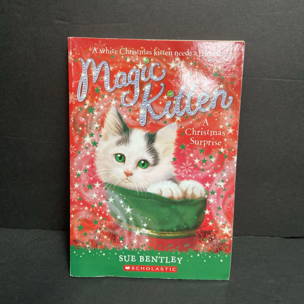 A Christmas Surprise (Magic Kitten) (Sue Bentley) (Season: Winter, Holiday: Christmas) -series paperback