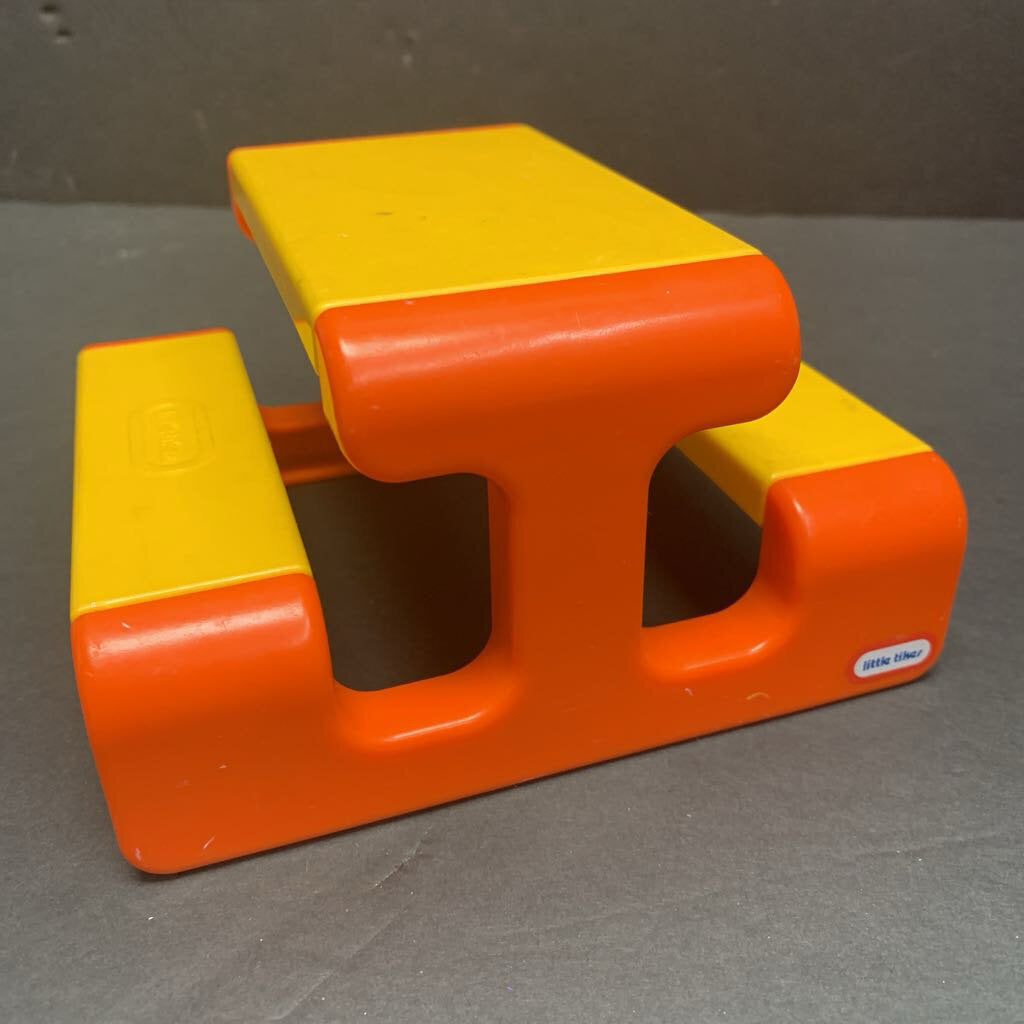 Dollhouse Picnic Table