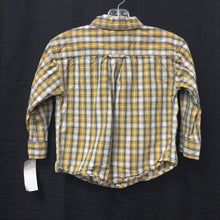 Load image into Gallery viewer, Plaid Button Down Shirt
