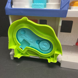 Friends Together Playhouse w/Figures Battery Operated