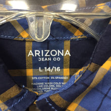 Load image into Gallery viewer, Plaid Button Down Shirt
