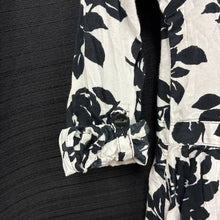 Load image into Gallery viewer, Flower Button Dress
