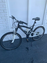 Load image into Gallery viewer, S-25 21 Speed Drive Train 26&quot; Men&#39;s Bike
