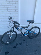 Load image into Gallery viewer, Ozone 500 Ultrashock Force 24&quot; Men&#39;s Bike
