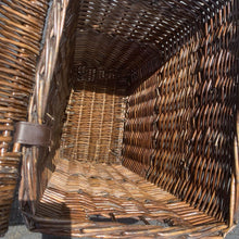 Load image into Gallery viewer, whicker basket
