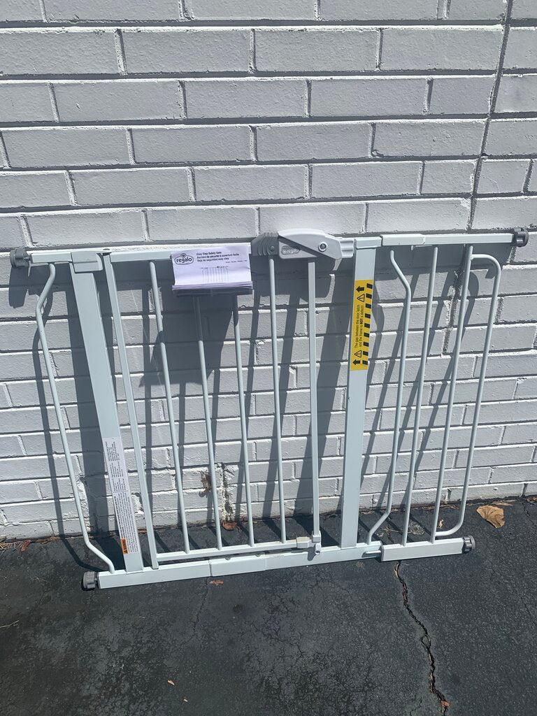 Easy Step Safety Gate – Encore Kids Consignment