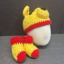 Load image into Gallery viewer, Knit Pooh Hat &amp; Booties Newborn Photography Props Set Disney
