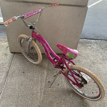 Load image into Gallery viewer, Dynacraft &quot;Slumber Party&quot; Girls Bicycle/Bike
