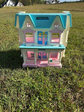 Load image into Gallery viewer, Loving Family Folding dollhouse vintage 1993
