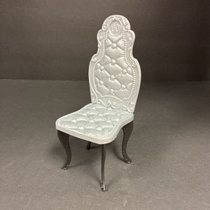 Thronecoming Briar Beauty Chair
