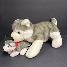 Load image into Gallery viewer, Magnetic Siberian Husky Mom Dog w/Puppy Battery Operated
