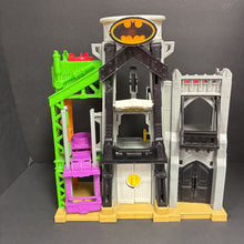 Load image into Gallery viewer, Imaginext Super Friends Superman &amp; Batman Super Hero Flight City Gotham City/Daily Planet Battery Operated
