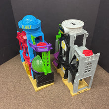 Load image into Gallery viewer, Imaginext Super Friends Superman &amp; Batman Super Hero Flight City Gotham City/Daily Planet Battery Operated
