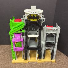 Load image into Gallery viewer, Imaginext Super Friends Superman &amp; Batman Super Hero Flight City Gotham City/Daily Planet Battery Operated
