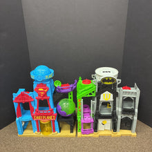 Load image into Gallery viewer, Imaginext Super Friends Superman &amp; Batman Super Hero Flight City Gotham City/Daily Planet Battery Operated
