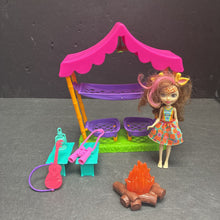 Load image into Gallery viewer, Savannah Sleepover Playset w/Griselda Giraffe Doll
