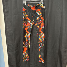 Load image into Gallery viewer, Patterned Leggings
