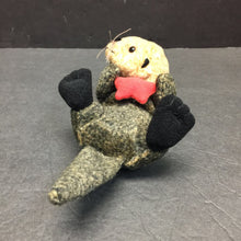 Load image into Gallery viewer, Otter w/Starfish Plush
