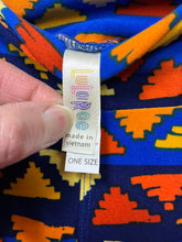 Load image into Gallery viewer, Triangle Pattern Leggings
