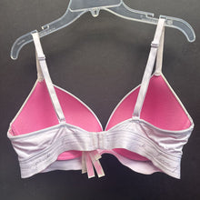 Load image into Gallery viewer, Jrs Wear Everywhere Wireless Push-Up Bra
