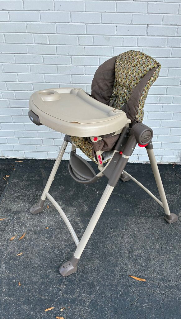 Slim Snacker High Chair