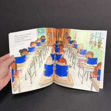 Load image into Gallery viewer, If You Take a Mouse to School (Laura Numeroff) -character paperback
