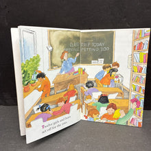 Load image into Gallery viewer, Stay in Line (Hello Math Level 2) (Teddy Slater) -educational reader paperback
