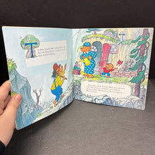 Load image into Gallery viewer, The Berenstain Bears' and Moving Day (Stan &amp; Jan Berenstain) (First Time Books) -character paperback

