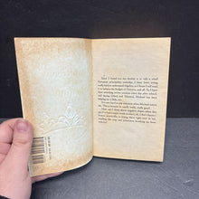 Load image into Gallery viewer, Princess in the Spotlight (The Princess Diaries, Vol. 2) (Meg Cabot) -series paperback
