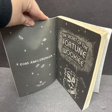 Load image into Gallery viewer, The Secret of the Fortune Wookie (Star Wars Origami Yoda) (Tom Angleberger) -character series paperback
