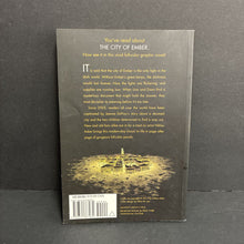 Load image into Gallery viewer, The City of Ember: The Graphic Novel (Jeanne DuPrau &amp; Dallas Middaugh) -chapter paperback
