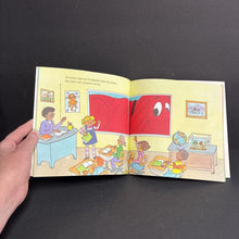 Load image into Gallery viewer, Clifford's Best Friend: A Story About Emily Elizabeth (Clifford the Big Red Dog) (Norman Bridwell) -character
