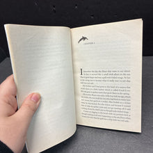 Load image into Gallery viewer, Island of the Blue Dolphins: 50th Anniversary Edition (Scott O'Dell) -chapter paperback
