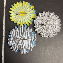 Load image into Gallery viewer, 3pk Daisy Flower Rhinestone Hairbow Clips
