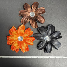 Load image into Gallery viewer, 3pk Daisy Flower Rhinestone Hairbow Clip
