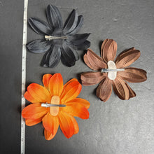 Load image into Gallery viewer, 3pk Daisy Flower Rhinestone Hairbow Clip
